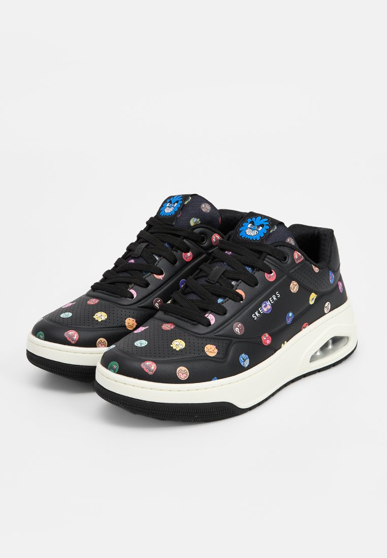 Baskets noires avec des motifs ludiques multicolores, dotées d'une semelle rembourrée et d'une unité de coussin d'air. Lacets noirs et logo de la marque sur le c�ôté.