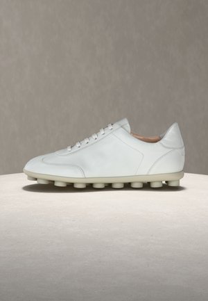 PILLS - Αθλητικά παπούτσια - white