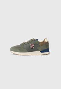 Odabrano, military green/dark denim/brown