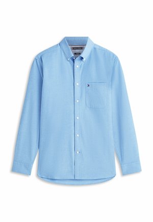 Jasnoniebieska koszula na długi rękaw z guzikami, z kieszenią na piersi i małym logo na kieszeni, z kołnierzykiem wiązanym na guziki.