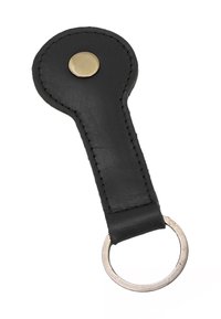Schwarzer Leder-Schlüsselanhänger mit rundem Messingknopf und angebrachtem silbernem Metall-Schlüsselring vor weißem Hintergrund.