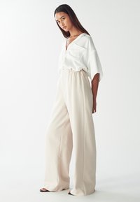 WILLA CROWN PANTS - Hlače - ecru