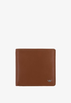 Portefeuille brun en cuir bifold avec couture visible et petit emblème argenté en bas à droite, sur fond blanc.