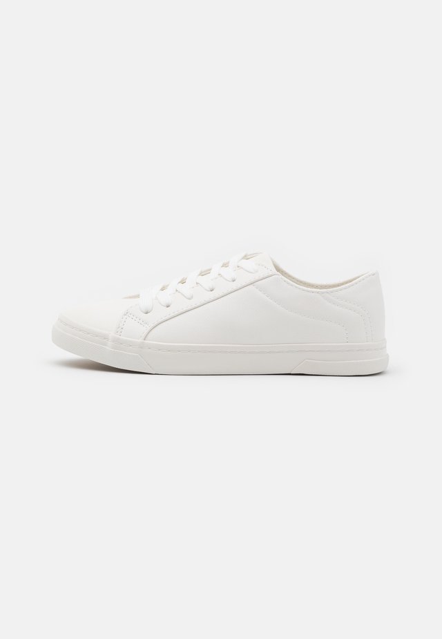 MOUGLI - Sneakersy niskie - white