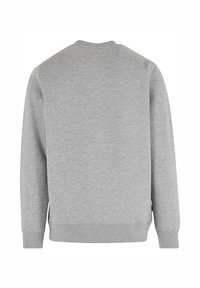 Effen lichtgrijze lange mouw sweatshirt met geribbelde manchetten, zoom en ronde halslijn, van achteren getoond op een witte achtergrond.