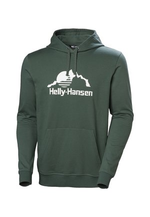 Sudadera con capucha verde de Helly Hansen con logotipo de montaña y atardecer, bolsillo frontal tipo canguro y capucha ajustable con cordón, mostrada sobre fondo blanco.