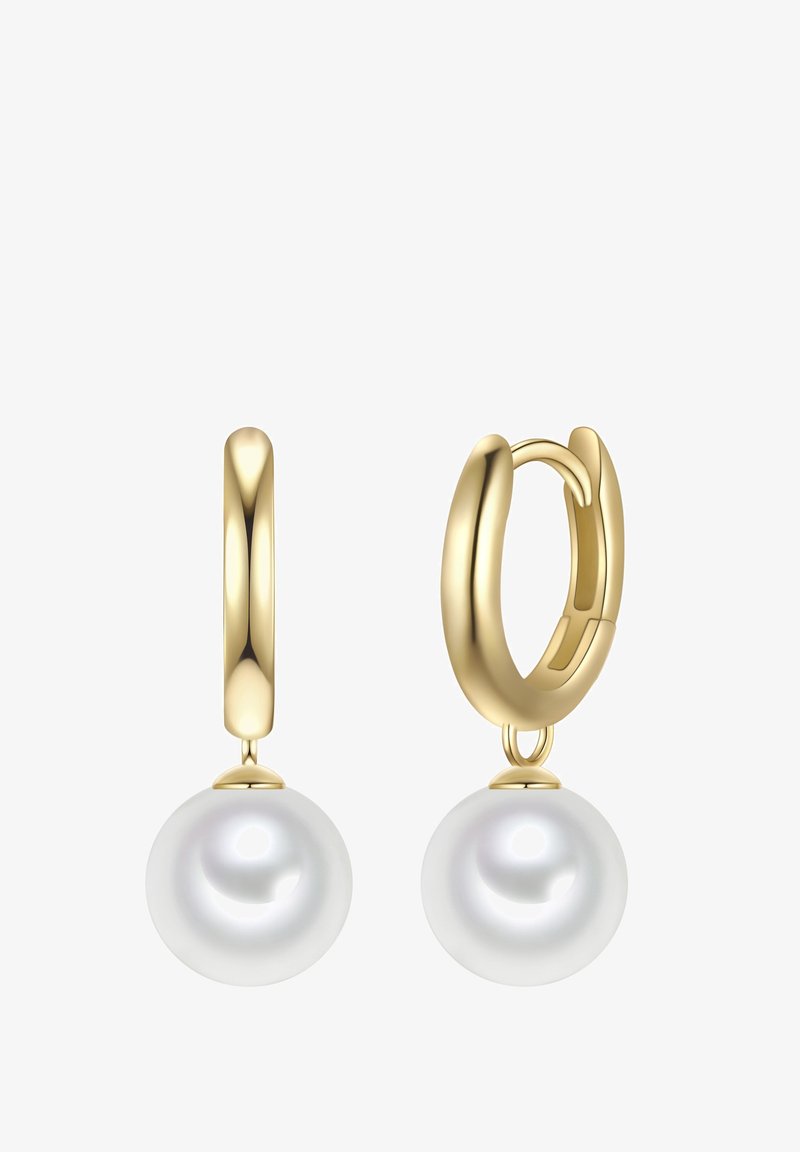 Guldörhängen med en polerad yta, med en ensam vit pärla hängande från varje hoop. Enkel och elegant design.