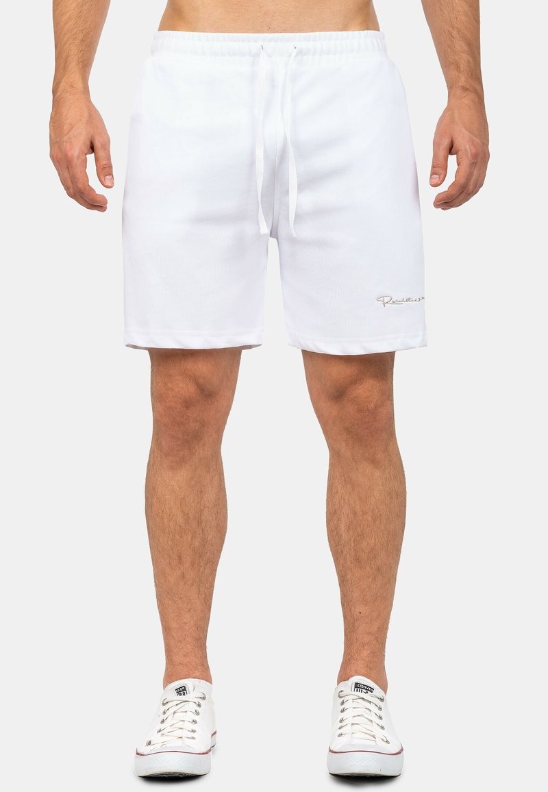 Witte katoen shorts met een elastische taille en trekkoord. Voorzien van zijzakken en een minimalistisch logo op de zoom. Casual fit.