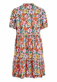 Robe à manches courtes avec un motif floral vif orange, jaune et rose sur fond noir, avec une taille froncée et un ourlet à volants.