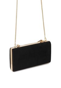 Plică din suede negru cu o formă rectangulară, accente metalice aurii și o curea din lanț. Textură netedă, design simplu și fără modele vizibile.