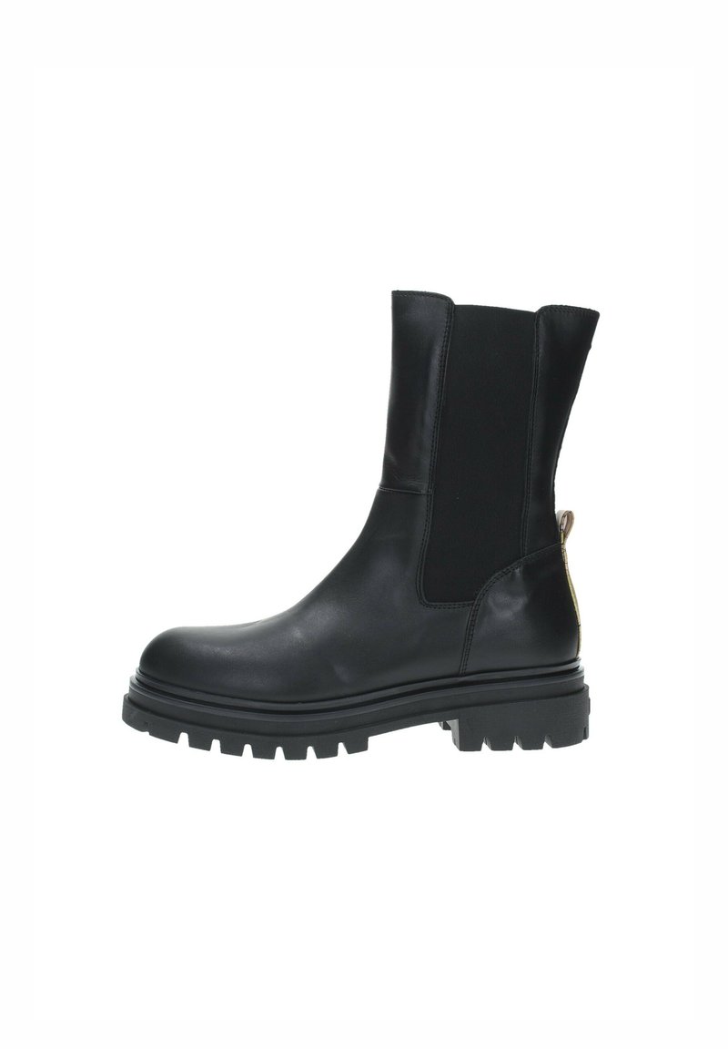 Stivale alla caviglia in pelle nera con pannelli laterali elasticizzati, suola spessa e linguetta sul retro. Finitura liscia con una silhouette elegante.