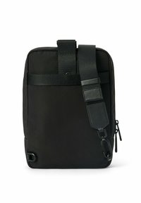 Borsa a tracolla in nylon nero con tracolla regolabile, chiusura a zip e texture liscia. Presenta una forma rettangolare elegante e un design minimalista.