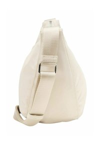 Sac à épaule triangulaire de couleur crème avec une bandoulière large et ajustable, et une fermeture éclair visible en haut.