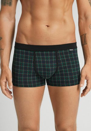 Boxer shorts de cuadros negros y verdes con una cinturilla elástica negra y un diseño ajustado que presenta líneas azules contrastantes.