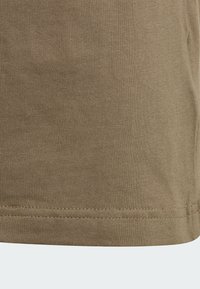 adidas Performance Camiseta estampada - black olive