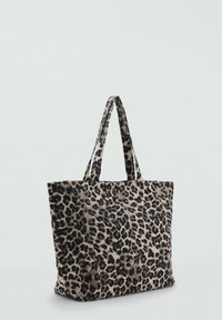 Borsa tote con stampa leopardata, dal tessuto morbido, forma rettangolare e due manici robusti. Presenta una combinazione di colori nero e beige.