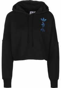 Svart kort hoodie i bomull med mjuk textur. Har en känguruficka, dragbandsluva och en blå broderad logotyp framtill.