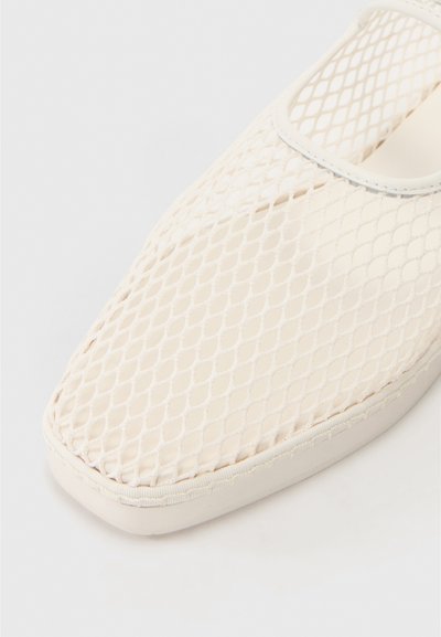 Loeffler Randall MARYJANE - Športni copati - white