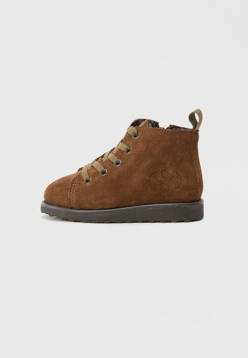 Brown suede ankle boots with green laces, rounded toe, and a textured rubber sole. Features a logo embossed on the side.