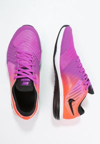 Nike Performance Treenikenkä - berry