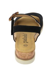 Czarne sandały na korkowej platformie, regulowany pasek z okrągłą klamrą oraz wyściełana wkładka z nazwą marki "palado."