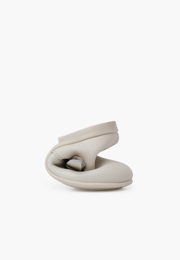 MERCEDITAS NIÑA HEBILLA – Lauflernschuh – porcelana