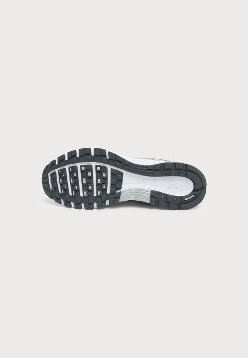 Nike P-6000 - Trainers - white/metallic silver/grey fog/iron grey — foto 5
