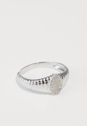 Silver ring with a textured band and a leaf-shaped top featuring a cluster of small sparkling stones. Smooth finish, oval design.