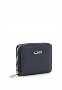 Sapphire-blaues Lederportemonnaie mit einem Rundum-Reißverschluss, geprägtem Logo, strukturiertem Finish und silberfarbener Hardware. Kompakte, rechteckige Form.