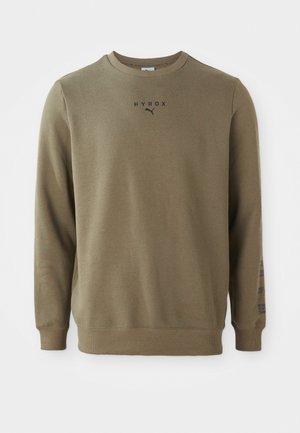 Sweatshirt vert olive avec un col rond à côtes, texture douce, arborant un logo et des accents de texte "HYROX" en noir sur les manches.