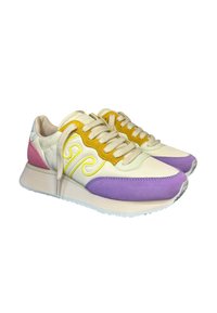 Sneakers con una combinazione di colori crema, giallo, rosa e lavanda. Il materiale include pelle e scamosciato con accenti testurizzati.
