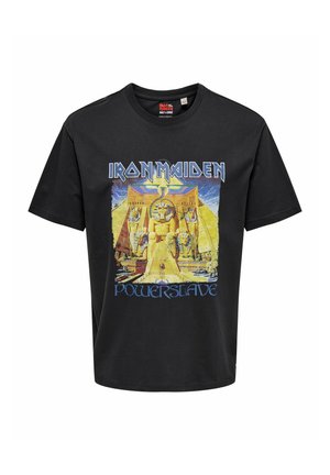 Melna kokvilnas t-krekls ar priekšējo grafiku, kas attēlo ēģiptes iedvesmotu, krāsainu "Powerslave" dizainu no grupas Iron Maiden. Īsas piedurknes un apaļa kakla izgriezums.