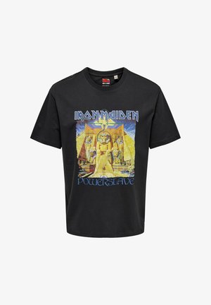 Melna kokvilnas t-krekls ar priekšējo grafiku, kas attēlo ēģiptes iedvesmotu, krāsainu "Powerslave" dizainu no grupas Iron Maiden. Īsas piedurknes un apaļa kakla izgriezums.