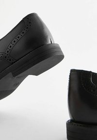 Next SCHOOL LACE-UP BROGUE DETAIL SHOES - Fűzős cipők - matt black