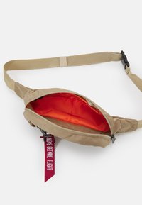 Alpha Industries CREW WAIST BAG UNISEX - Diržinis krepšelis - sand