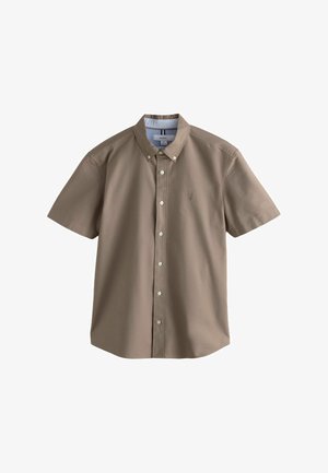 Lühikeste varrukatega helesinise puuvillane särk taupe värvuses, millel on terav krae, eesmine nööbiplokk ja väike logo vasakul rinnal. Helesinine sisekrae.