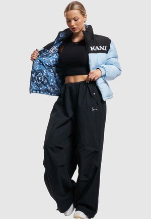 Karl Kani KK RETRO PAISLEY REVERSIBLE BLOCK PUFFER - Žieminė striukė - lightblue black