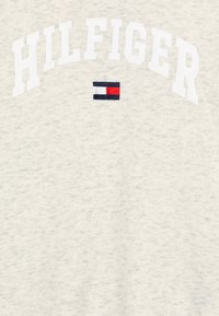 Tommy Hilfiger VARSITY HOODIE UNISEX - Mikina s kapucňou - snow white heather