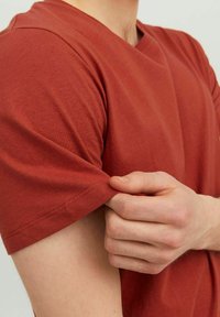 Jack & Jones  JJENOA brązowy