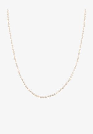 Magustamata pärlidest kaelakee, millel on väikesed, ümarad, valged pärlid, mis on tihedalt koos ja millel on sile, läikiv pind ja peen sära.