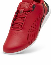 Puma SCUDERIA FERRARI DRIFT CAT DECIMA MOTORSPORT JUGEND - Tenisky - rosso corsa  black