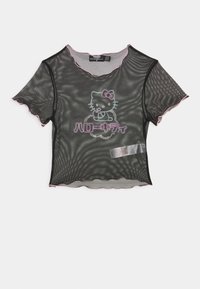 Svart mesh-topp med kort ärm och rosa vågiga kanter samt en Hello Kitty-grafik i ljusrosa och blått. Har en sidoklistermärke.