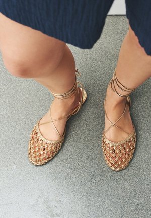 Next, FOREVER COMFORT® FLORAL WEAVE ANKLE WRAP FLATS - Sandals - gold
