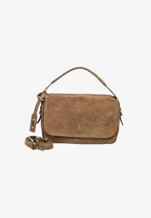 Bolso de hombro de ante marrón con asa superior, correa desmontable y pequeño logo metálico en la solapa frontal.