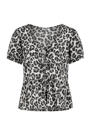 Leopardenmuster-Top mit kurzen Ärmeln, V-Ausschnitt, peplum-artigem Saum und Knopfdetails auf der Vorderseite. Hergestellt aus leichtem Stoff.