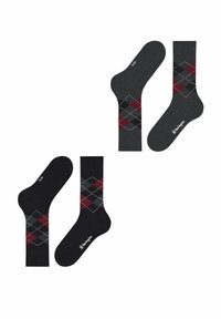Socken mit Argyle-Muster in Dunkelgrau und Schwarz, mit roten und weißen Rautenformen. Material aus Baumwollmischung mit elastischen Bündchen.