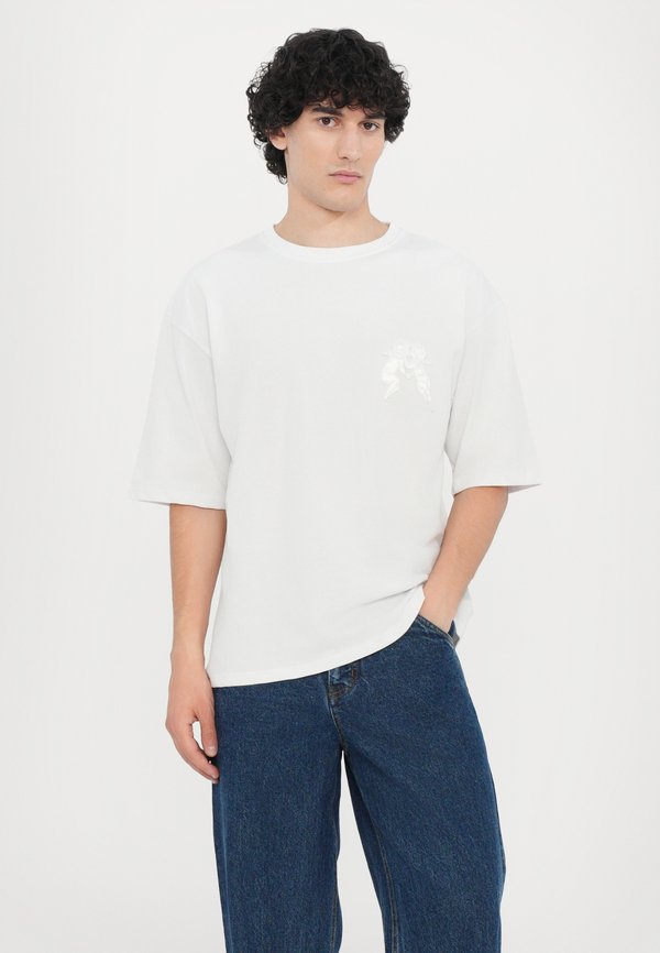 KISSING ANGELS PATCH UNISEX - Basic T-shirt4