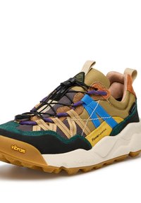 Mehrfarbiger Sneaker aus einer Kombination von Stoff und synthetischen Materialien. Verfügt über eine grüne Zehenkappe, gemusterte Schnürsenkel und eine strukturierten Sohle mit Vibram-Logo.