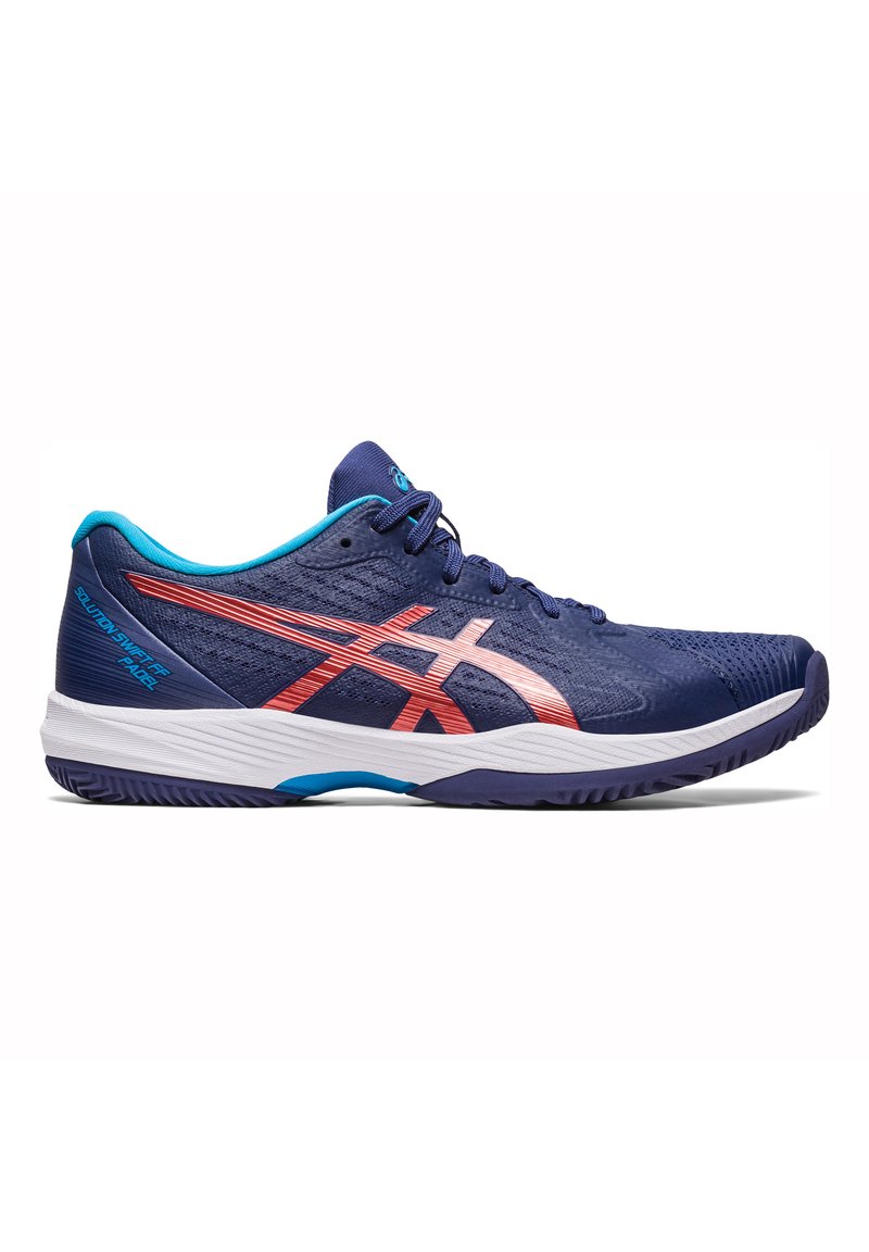 Scarpe sportive navy con tomaia in rete traspirante, dettagli rosa e turchese, suola bianca imbottita e design della suola esterna testurizzato.