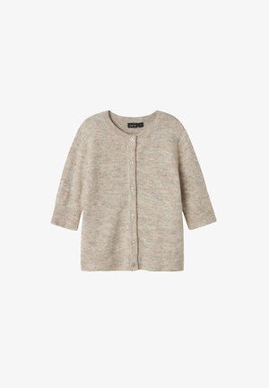 Beige strikket cardigan med rund hals, lange ærmer og seks knapper foran, vist på en ensfarvet hvid baggrund.